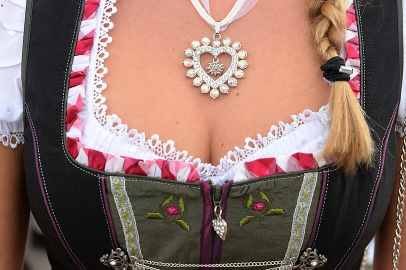 Auf der Wiesn geht?s wieder rund! Seit Samstag feiern die Münchner und Touristen auf der Wiesn. Die besten Wiesn-Bilder vom Samstag.