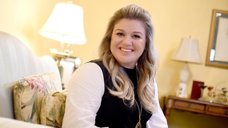 Die US-amerikanische Sängerin Kelly Clarkson gibt 2017 ein Interview. Die US-amerikanische Sängerin Kelly Clarkson gibt 2017 ein Interview.
