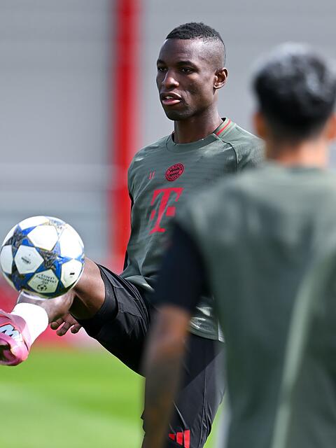 Nicolas Jackson in Aktion beim Training vor dem Wiedersehen mit Chelsea.