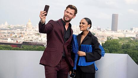 Chris Hemsworth und Tessa Thompson haben zuletzt gemeinsam "Thor: Love and Thunder" gedreht.