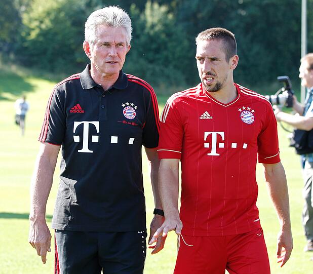 Anstrengender Tag für die Bayern-Kicker: Posing fürs Foto, dann gleich zum Training. Die Bilder von der Säbener