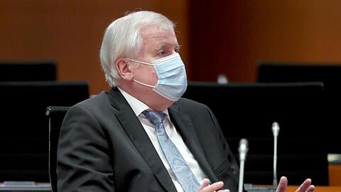 Horst Seehofer (CSU) bei der Kabinettssitzung im Kanzleramt.
