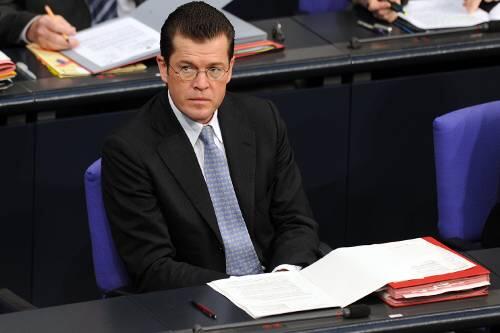 In Berlin auf der Kabinettsbank fremdelt er noch ein bisserl: Karl Theordor  zu Guttenberg