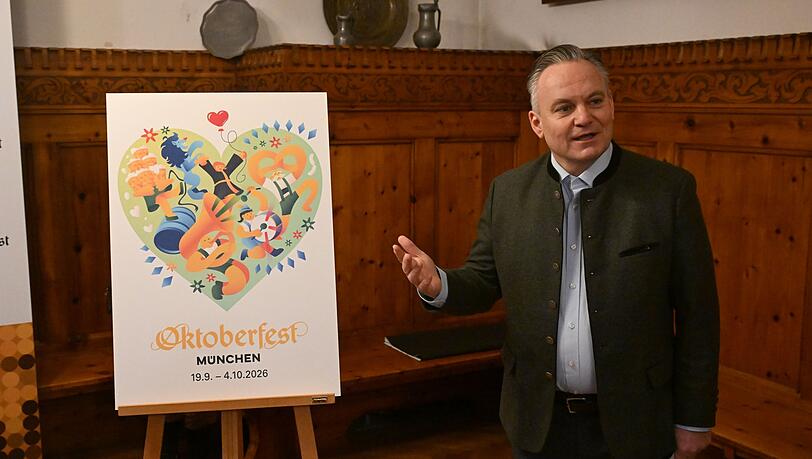 Wiesnchef Scharpf zeigt das mit dem dritten Preis ausgezeichnete Wiesn-Motiv-