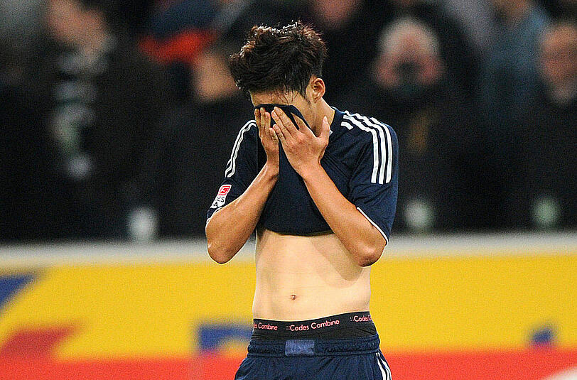 Am 5. Spieltag spielt der Hamburger SV im Borussia Park gegen Borussia Mönchengladbach und kann trotz Unterzahl der Gladbacher keinen Sieg heimtragen. Im Bild: Hamburgs Heung-Min Son ist bei Spielende enttäuscht.