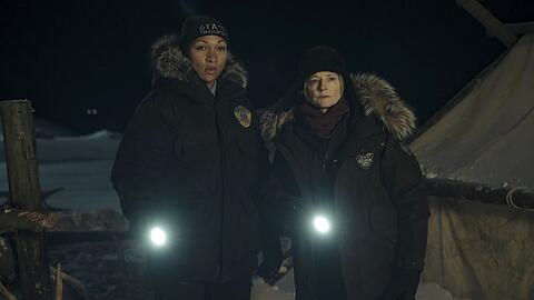Jodie Foster (r.) und Kali Reis bilden in der vierten "True Detective"-Staffel das Ermittlerinnen-Duo.