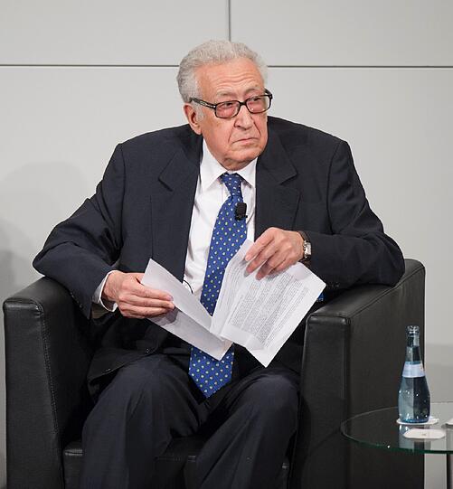 Das ist Lakhdar Brahimi,  der Sondergesandte der Vereinten Nationen und der Arabischen Liga für Syrien.