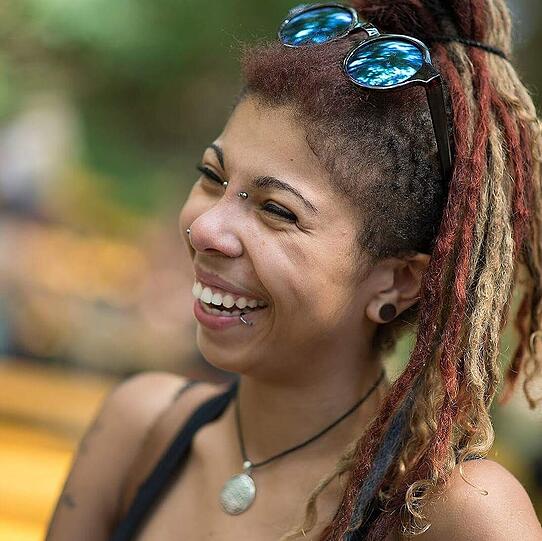 Tamara ist 20 Jahre alt, 1,70m groß, kommt aus München und macht eine Ausbildung zur Krankenpflegehelferin.