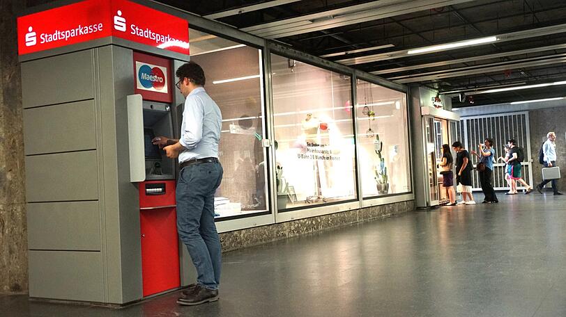 Am Odeonsplatz kann man im Sperrengeschoss Geld abheben. Im Netz der MVG ist das jedoch die Ausnahme.