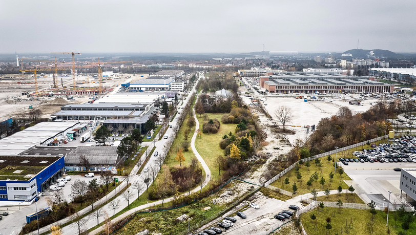 Der Euro-Industriepark heute, links das Gebäude der Metro.