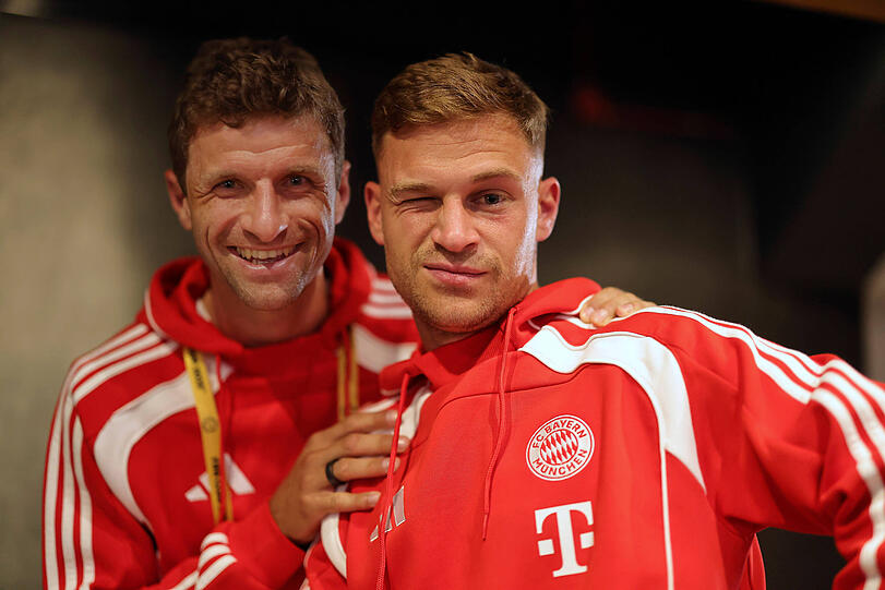 Immer für einen Witz haben: Thomas Müller, hier mit Joshua Kimmich.