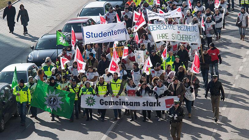 Bilder vom Dienstag: Beschäftigte des öffentlichen Dienstes streiken in München.
