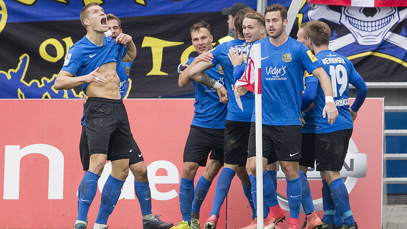 1. FC Saarbrücken: Die Saarländer sind nach durchwachsenem Saisonstart Tabellenführer der Regionalliga Süd-West. Noch in der Vorsaison verpasste der ehemalige Bundesliga-Klub die Relegation als Tabellendritter. Diesmal soll der Aufstieg her.