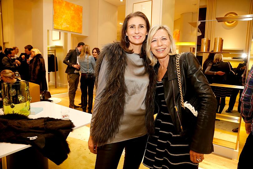 Birgit Wahl und Dr. med. Harriet Hauser (r.)
