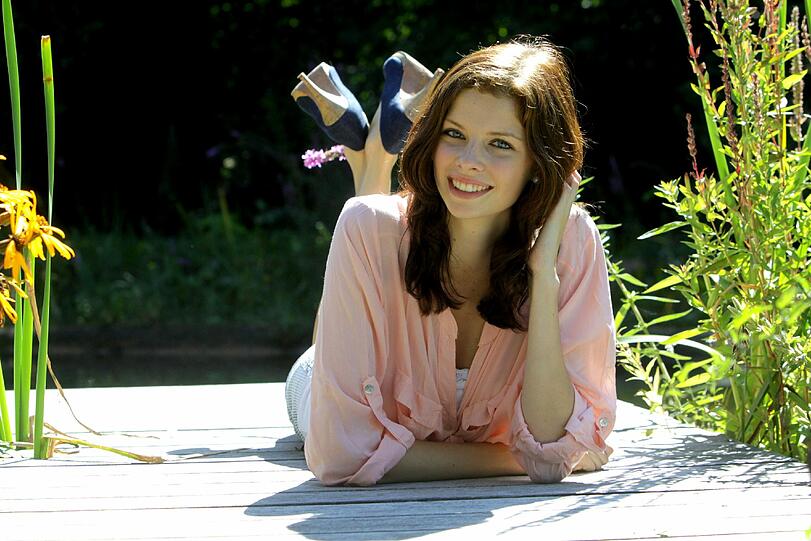 Die Sonne scheint, die Frisur sitzt, das Kleid zeigt alle Vorzüge ihrer Figur: Katrin Biller (18) hat es unter die Top 10 bei der Wahl zur Schönen Münchnerin geschafft.