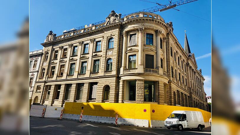 Hier zieht der Super-Luxus ein – die ehemalige Staatsbank. Hier zieht der Super-Luxus ein – die ehemalige Staatsbank.
