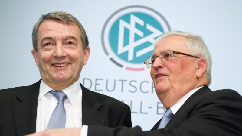 Gegen Theo Zwanziger (r) und Wolfgang Niersbach wird Anklage wegen Steuerhinterziehung erhoben.