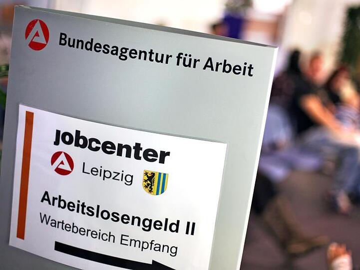 Jobcenter in Leipzig: Die Zahl der Arbeitslosen ist im Juli auf 2,275 Millionen gestiegen.