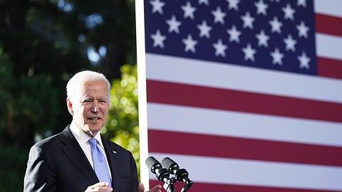 Joe Biden spricht auf seiner Pressekonferenz nach dem Treffen mit Russlands Präsident Putin in der "Villa la Grange".
