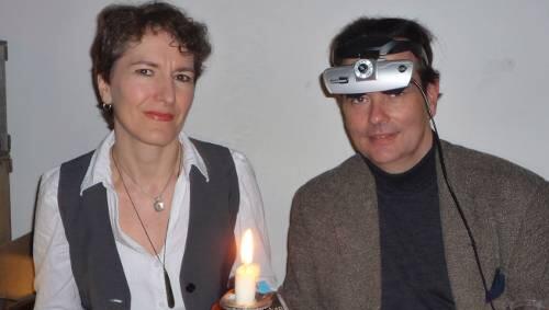 Autorin Katrin Askan und Schauspieler Hans-Jürgen Stockerl - ausgerüstet mit Nachtsichtgerät. Autorin Katrin Askan und Schauspieler Hans-Jürgen Stockerl - ausgerüstet mit Nachtsichtgerät.