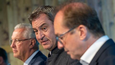 Der Kurs des neuen Bundesinnenministers Alexander Dobrindt wird von seinen CSU-Parteifreunden in Bayern ausdrücklich unterstützt. Im Freistaat intensiviert deshalb auch die bayerische Grenzpolizei ihre Kontrollen. (Archivbild)