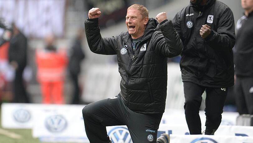 Erstes Spiel, erster Jubel: Torsten Fröhling, neuer Trainer des TSV 1860. Erstes Spiel, erster Jubel: Torsten Fröhling, neuer Trainer des TSV 1860.