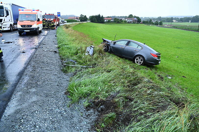 Schwerer Verkehrsunfall auf der B304 nahe Traunreut