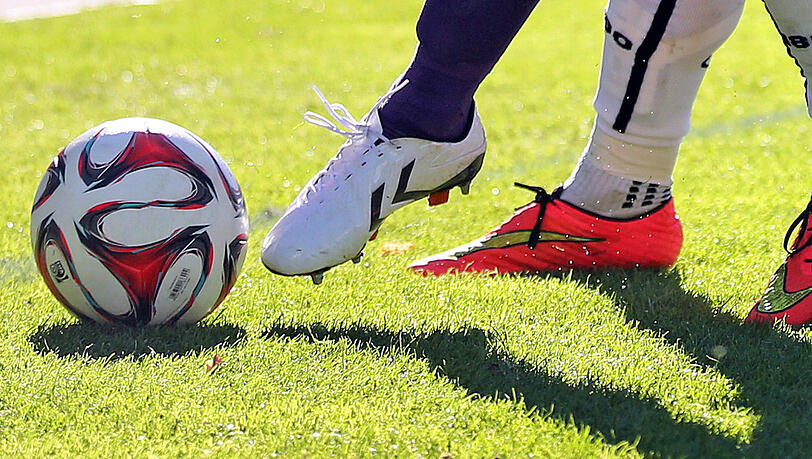 Der Mann ist beim Fußballspielen gestorben. (Symbolbild) Der Mann ist beim Fußballspielen gestorben. (Symbolbild)