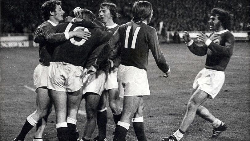 Oh, wie schön ist Wembley - Teil 1: Deutschlands 3:1-Sieg gegen die englischen Gastgeber im Viertelfinale der EM 1972. Oh, wie schön ist Wembley - Teil 1: Deutschlands 3:1-Sieg gegen die englischen Gastgeber im Viertelfinale der EM 1972.