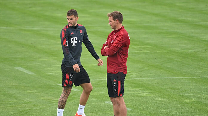 Lucas Hernández (li.) ist zurück an der Säbener Straße. (Archivbild)