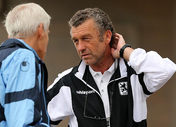 Löwen-Sportchef Florian Hinterberger im Gespräch mit Präsident Dieter Schneider
