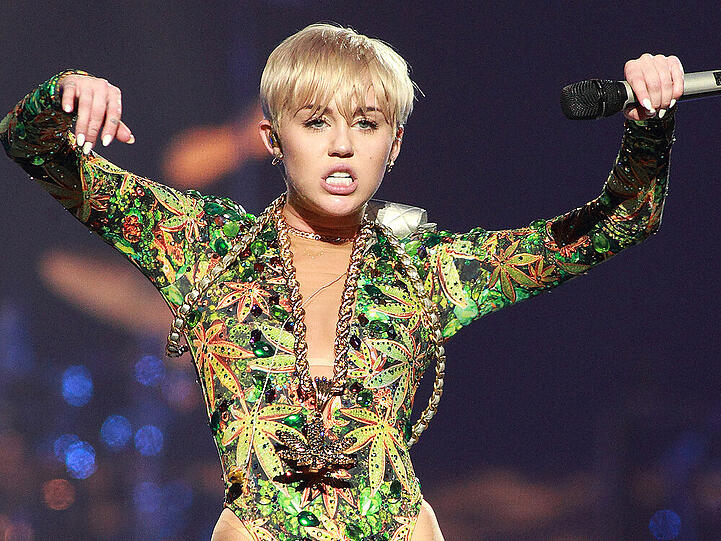 Auf der Bühne gibt Miley Cyrus alles
