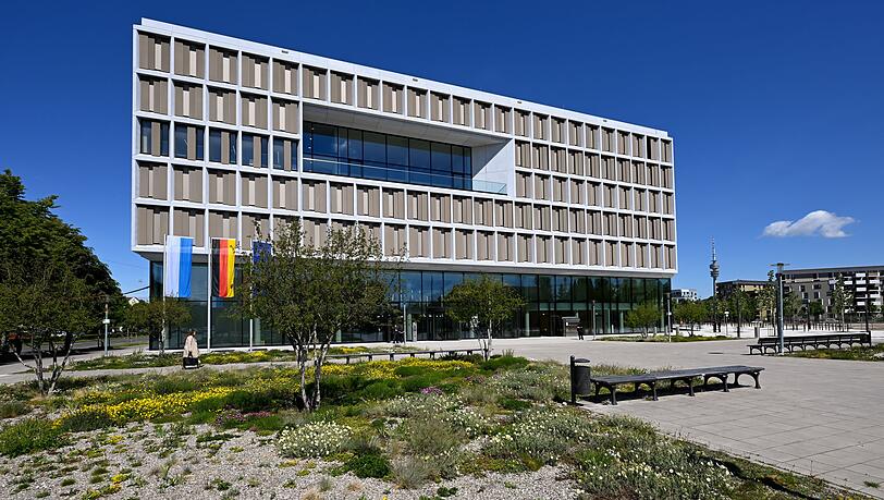 Laut Staatsanwaltschaft wollte der Angeklagte die Trennung von seiner Frau nicht akzeptieren. Laut Staatsanwaltschaft wollte der Angeklagte die Trennung von seiner Frau nicht akzeptieren.