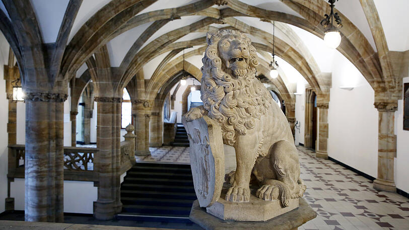 Das prunkvolle, neugotische Treppenhaus im Neuen Rathaus