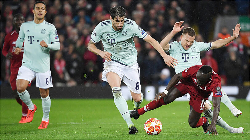 JAVI MARTINEZ, NOTE 1: Von Kovac als Abfangjäger ins defensive Mittelfeld beordert, Leon Goretzka fehlte verletzt. Das zahlte sich aus. Der Spanier brillierte mit klugem Stellungsspiel und aggressivem Zweikampfverhalten. Als Jäger und Balldieb ähnlich stark wie in der Triple-Saison.