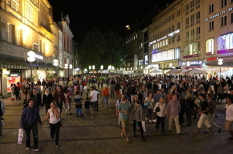 Solche Aufnahmen kann man in München nur ein Mal pro Jahr machen &ndash; bei den langen Shoppingnächten.