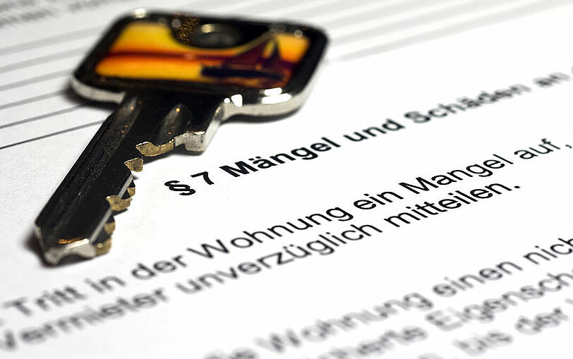 Wer zahlt den Schaden? - Mieter können sich über verschiedene Versicherungen vor zusätzlichen Kosten schützen.