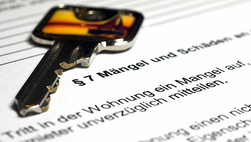 Wer zahlt den Schaden? - Mieter können sich über verschiedene Versicherungen vor zusätzlichen Kosten schützen. Wer zahlt den Schaden? - Mieter können sich über verschiedene Versicherungen vor zusätzlichen Kosten schützen.