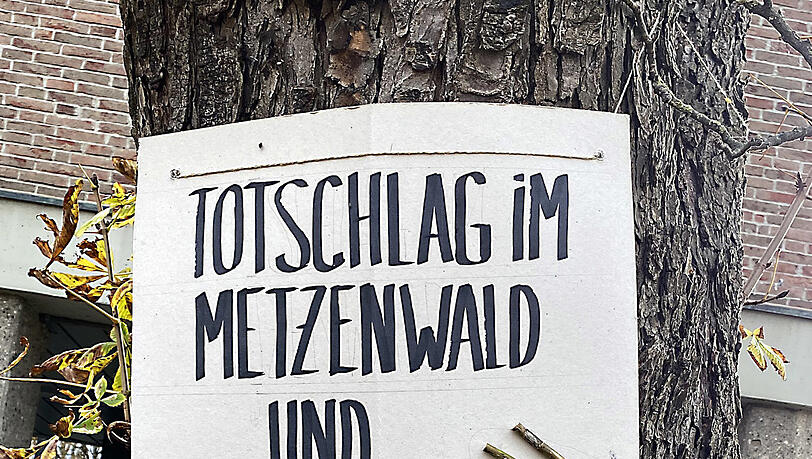 Auch am Ländtor hängt ein Plakat. Auch am Ländtor hängt ein Plakat.