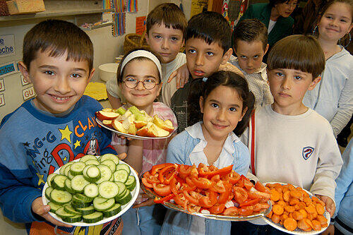 Damit die Schule schmeckt: Künftig soll, so der CSU-Plan, in &bdquo;Kinder-Kantinen&ldquo; an alle Schüler Nürnbergs für wenig Geld gesundes Essen ausgegeben werden.
