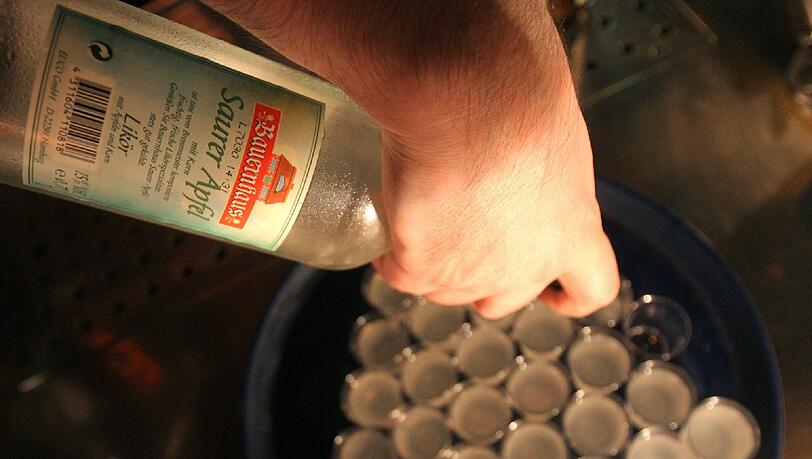 Die Debatte um das Alkoholverbot nach 0 Uhr ist in vollem Gange. (Symbolbild) Die Debatte um das Alkoholverbot nach 0 Uhr ist in vollem Gange. (Symbolbild)