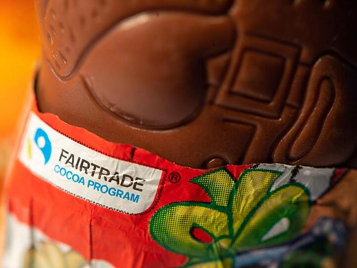 Immer mehr Schokoladenhersteller zeichnen ihre Produkte mit Labeln aus, die die Nachhaltigkeit des verwendeten Kakaos belegen sollen.