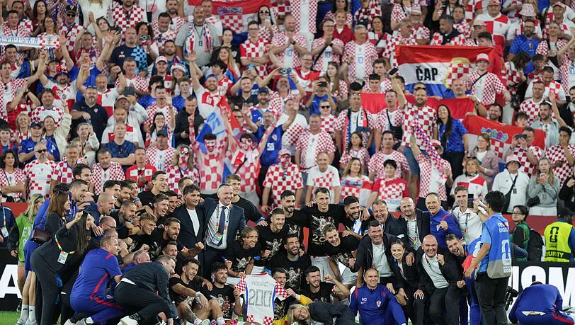 Luka Modric hat als erst fünfter Fußballer 200 Länderspiele absolviert. Luka Modric hat als erst fünfter Fußballer 200 Länderspiele absolviert.