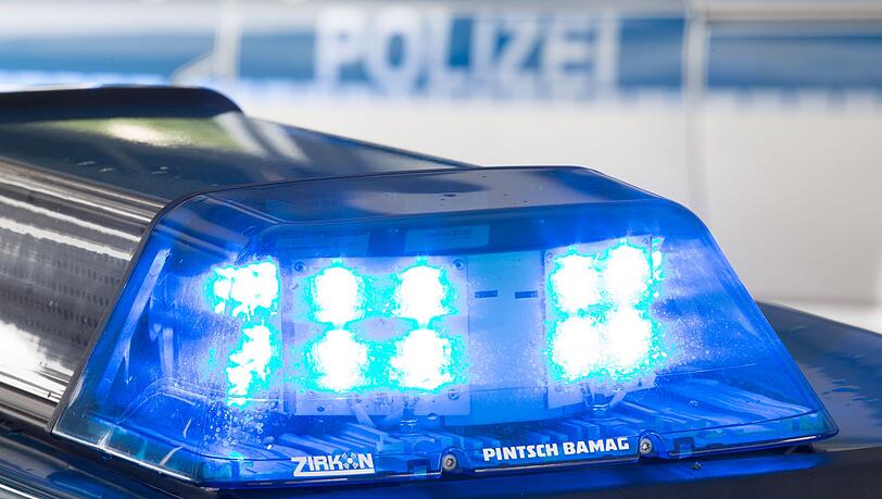 Die Frau wurde vom Traktor überfahren und lebensgefährlich verletzt. (Symbolbild) Die Frau wurde vom Traktor überfahren und lebensgefährlich verletzt. (Symbolbild)