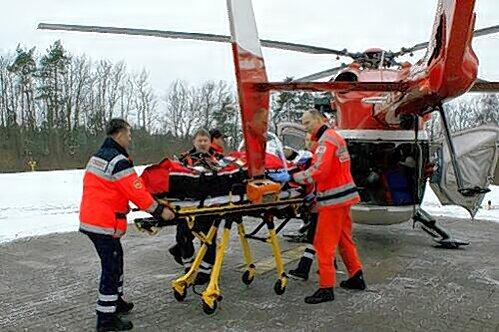 Notarzt und Sanitäter stabilisierten die Mutter soweit, dass sie mit dem Hubschrauber nach Nürnberg geflogen werden konnte.