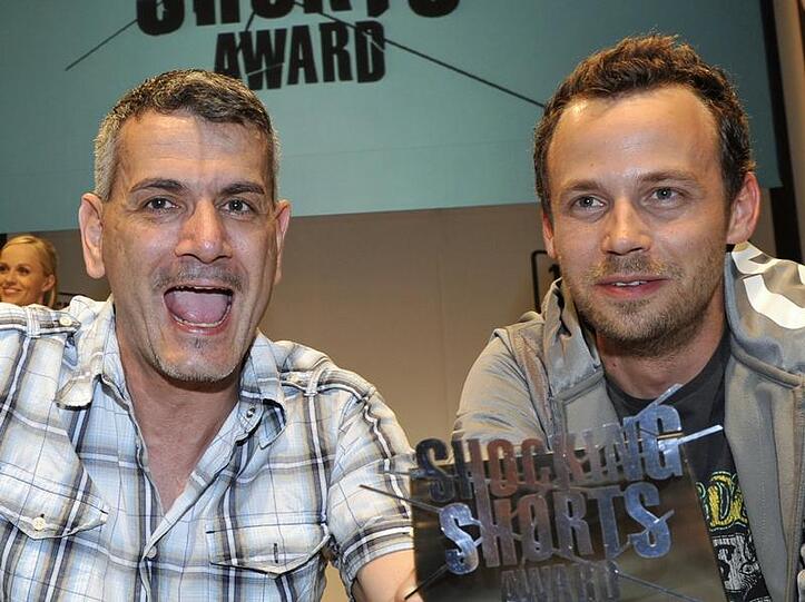 Die Regisseure Marco J.Riedl (l) und Carsten Vauht nach der Verleihung des Shocking Shorts Award.