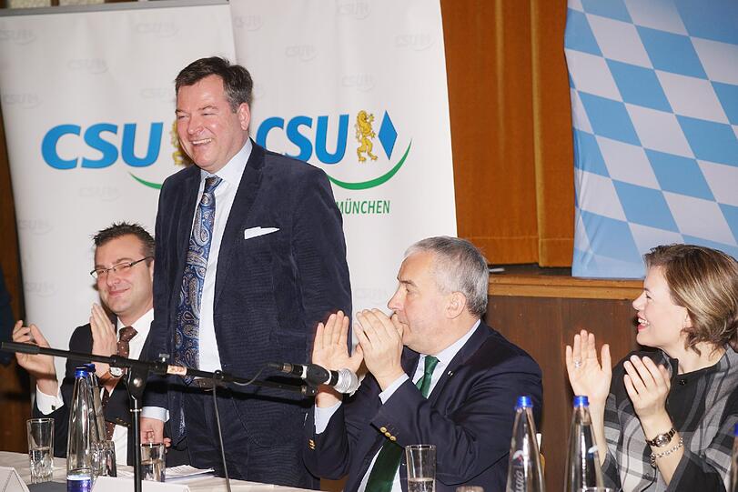 OB-Kandidat mit eigenem Kopf: Josef Schmid. Mit ihm Bild: Stadtrat Georg Schlagbauer (l.), Ludwig Spaenle und Julia Klöckner.
