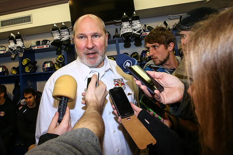 Stand &ndash; schon mit Playoff-Bart &ndash; in der Kabine Rede und Antwort: EHC-Trainer Don Jackson.