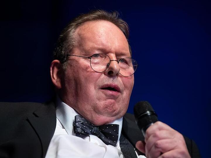 Ottfried Fischer spricht während einer Preisverleihung. Foto: Sven Hoppe/dpa/Archivbild