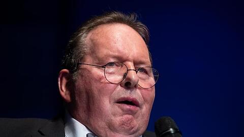 Ottfried Fischer spricht während einer Preisverleihung. Foto: Sven Hoppe/dpa/Archivbild